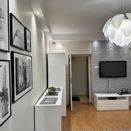 Manufaktura & Zoo & Atlas Arena District Parking * Λοτζ